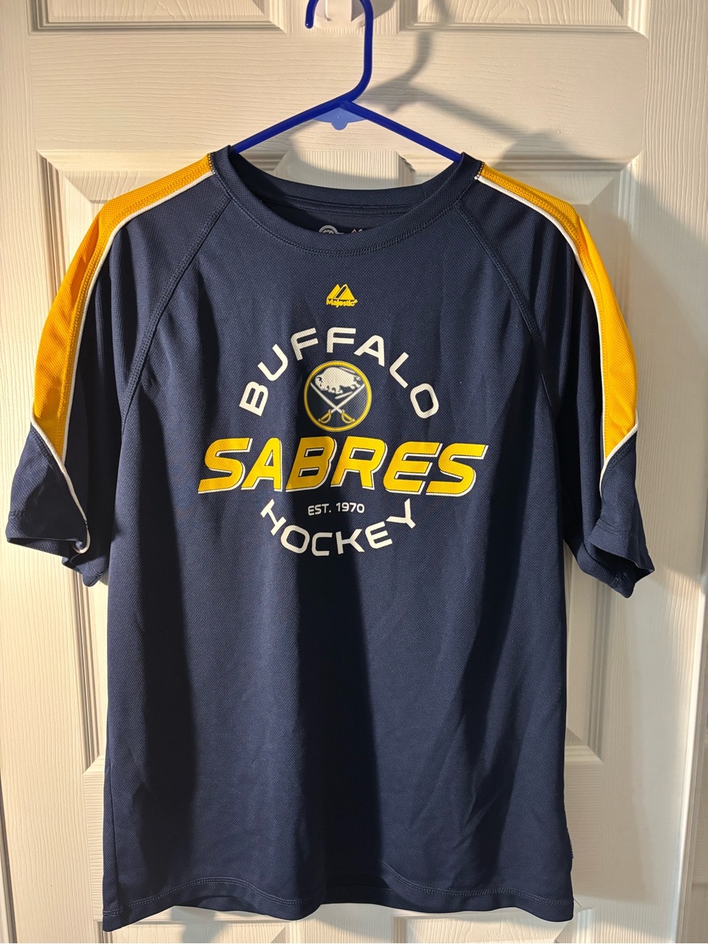 Majestic Buffalo Sabres Navy and Yellow Short Sleeve Tee. Mens L